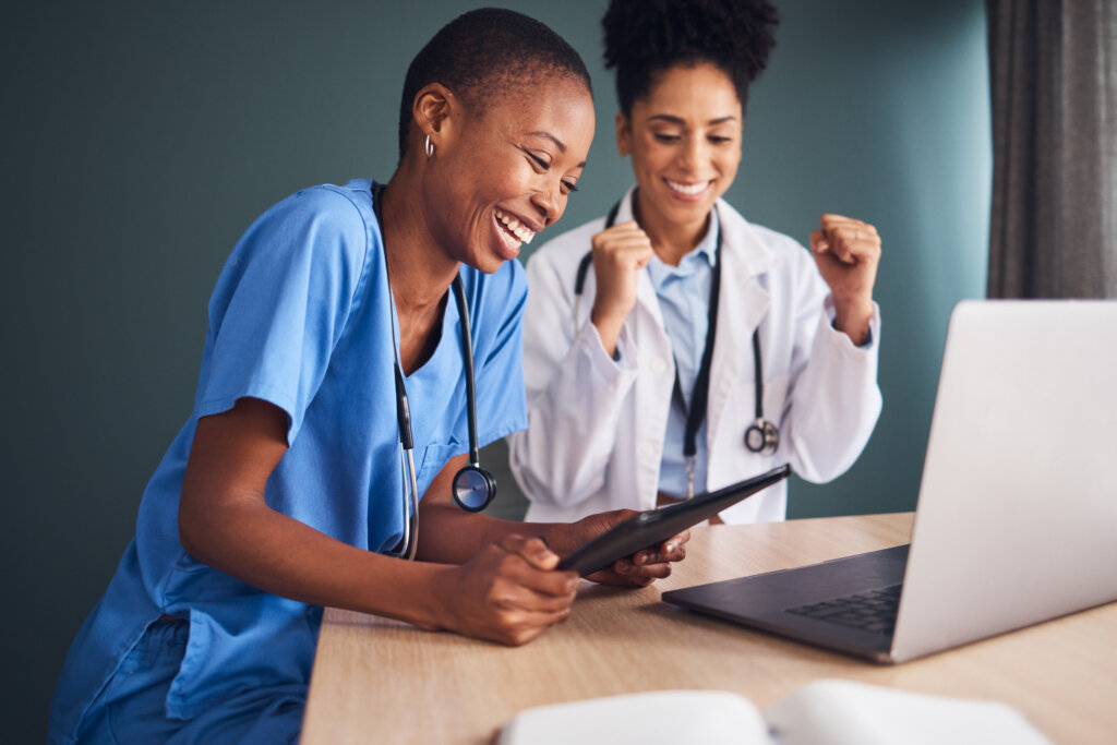 EHR messaging for nurses is celebrated by black nurse and doctor